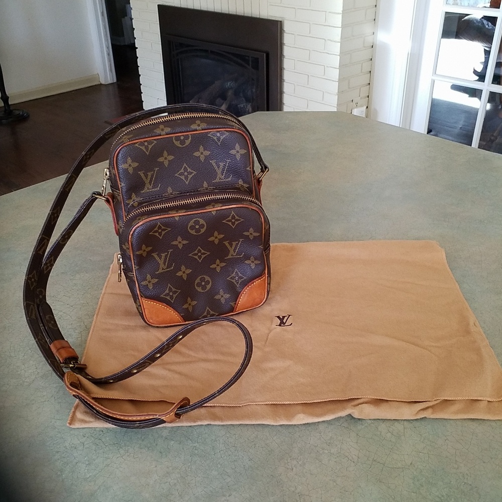 Authentic Louis Vuitton Amazone 22 Cross Body Bag